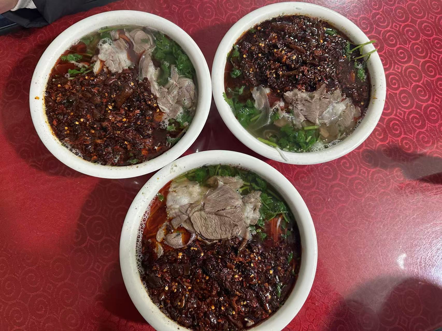 貴州羊肉粉五大門派格局確立，畢節(jié)獨(dú)占兩席！金沙非遺派與砂鍋新銳派共拓黔味版圖