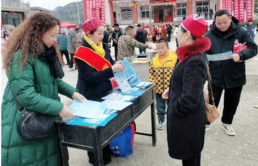 富德生命人寿黔东南中支：金融知识普及，走进芦笙盛会