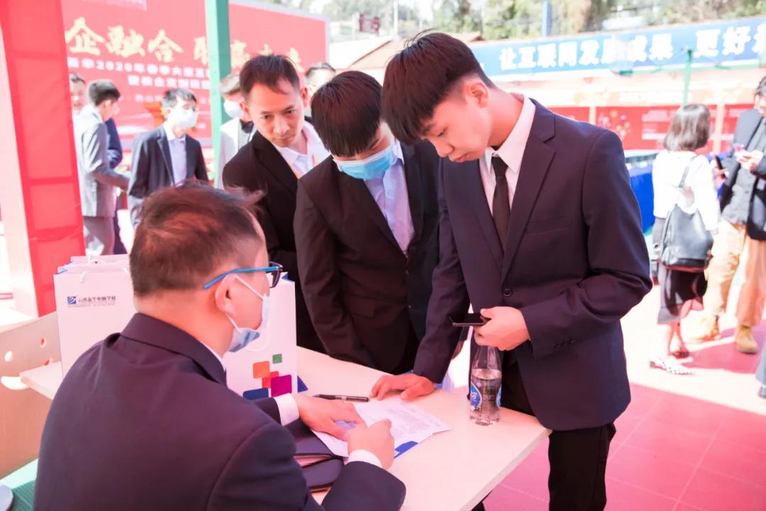 #为什么应届生都热衷于互联网#，对于此事你怎么看？ 