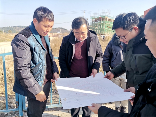 2021年1月12日，杨胜朝调研羊坪镇初级中学迁建项目规划区_副本.jpg
