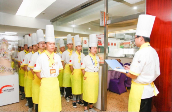 成功学子|卢建信：从烹饪小白到一店之长，越努力，才会越幸运！