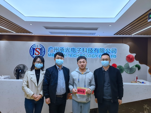 图为镇远县外派广东工作组看望慰问在广州承光电子科技公司务工的建档立卡贫困户吴康云_副本.jpg