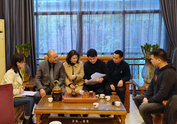 图为工作组拜访广州贵州商会相关负责人并商讨动员务工人员就地过年事宜_副本.jpg