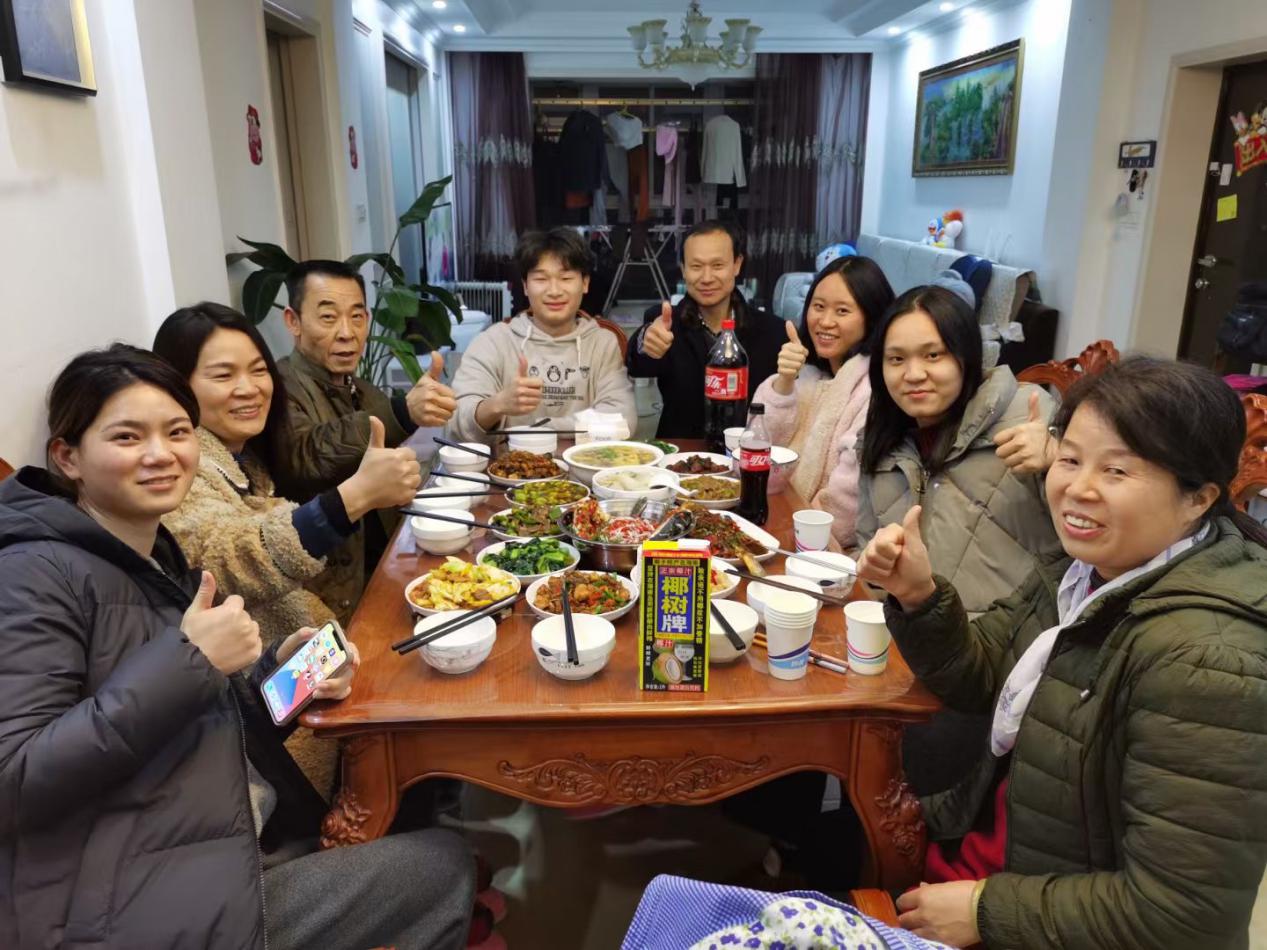杭州新东方：年初四，迎灶神，一起来看看同学们的年夜饭啦~