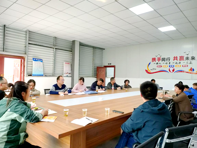 在镇远县肖家园食品有限公司召开座谈会.png