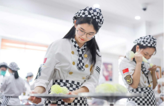 小小少年，让我们一起以热爱之名追逐烹饪梦吧~