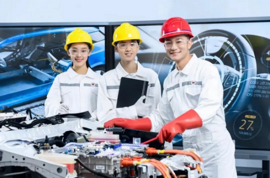 重庆万通汽车学校丨2021新能源汽车行业迎来大爆发！