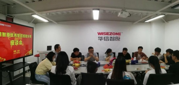 优秀学员返校分享经验，鼓励新学员勇敢追梦