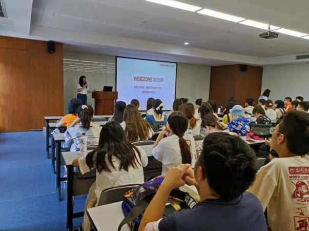 优秀学员返校分享经验，鼓励新学员勇敢追梦