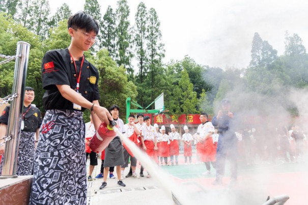 防患未“燃”！江苏新东方烹饪技术学校开展消防安全演习！