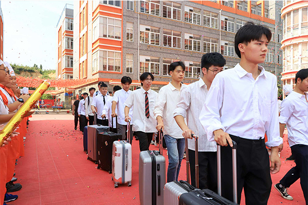 杭州新东方：中考分数不到400分，如何择校？