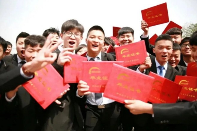 中高考以后，海南新东方迎来报名热潮