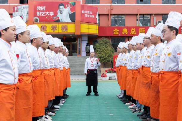 在江苏新东方烹饪技术学校学烹饪，认真的我们注定精彩！