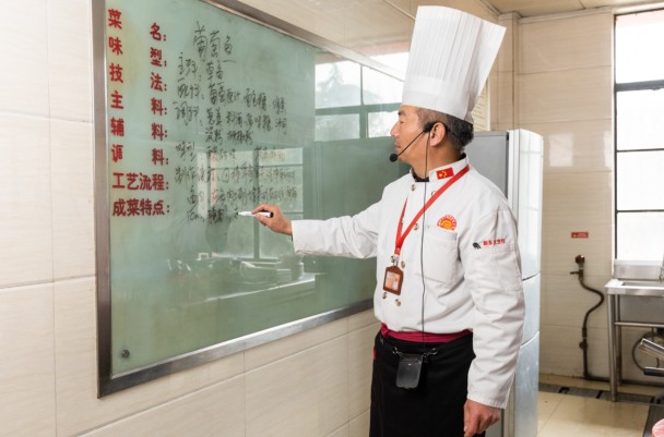 在江苏新东方烹饪技术学校学烹饪，认真的我们注定精彩！