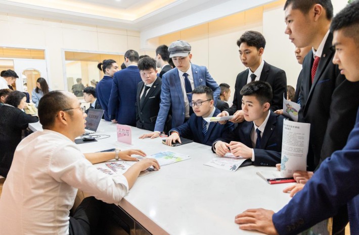 江苏新东方烹饪技术学校提示重学历不如重实力，职业技能教育是关键！