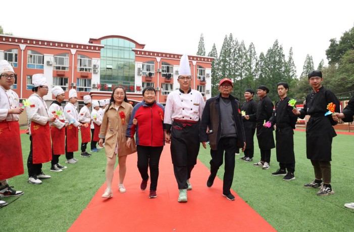 江苏新东方烹饪技术学校，家校携手共育“匠心”人才！