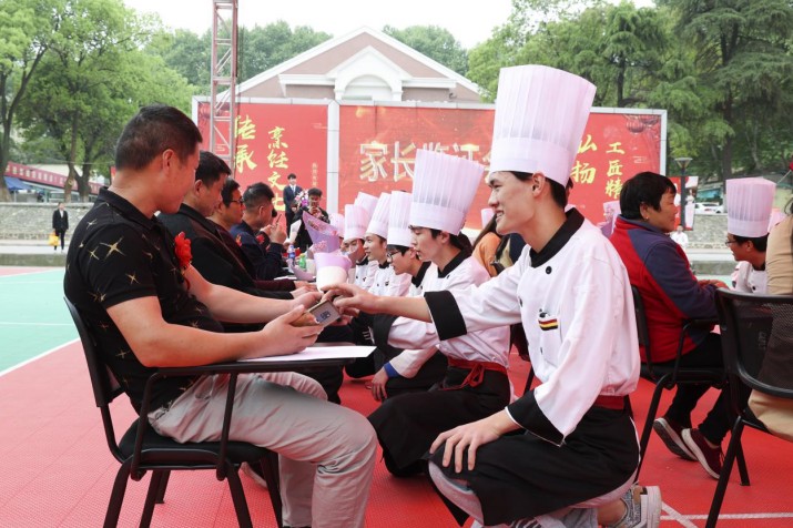 江苏新东方烹饪技术学校，家校携手共育“匠心”人才！