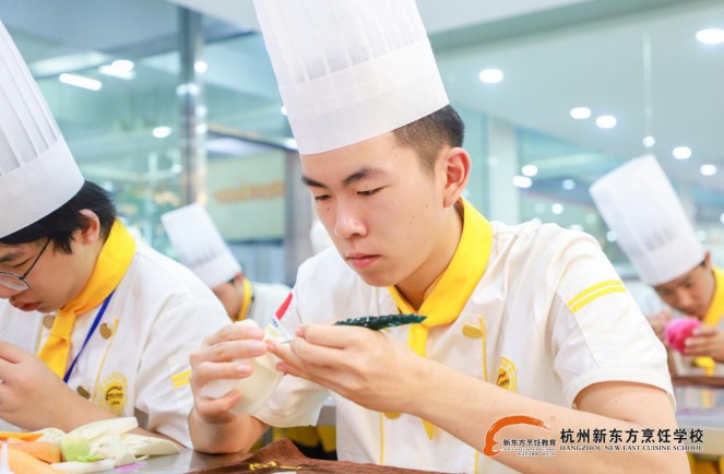 刀尖上的艺术——杭州新东方烹饪学校果蔬雕刻大赛精彩纷呈！