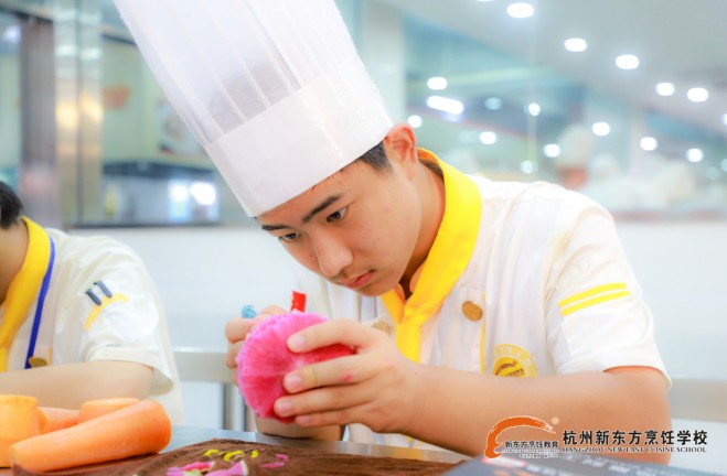 刀尖上的艺术——杭州新东方烹饪学校果蔬雕刻大赛精彩纷呈！