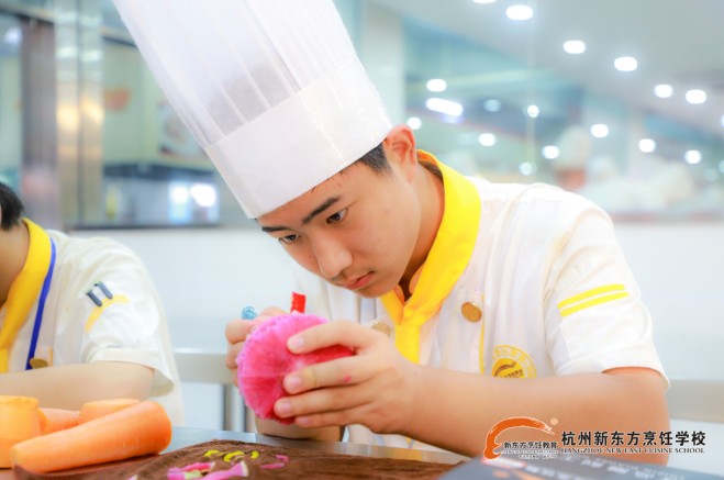 刀尖上的艺术——杭州新东方烹饪学校果蔬雕刻大赛精彩纷呈！