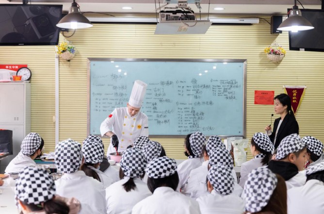 意大利名厨Vittori空降江苏新东方烹饪技术学校，带来舌尖的美味风暴！
