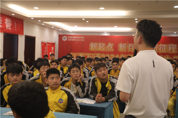 一周五场名企岗前强化班选拔会，满足毕业生的就业需求