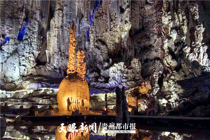 织金洞内的霸王盔似古代楚霸王的头盔。.jpg